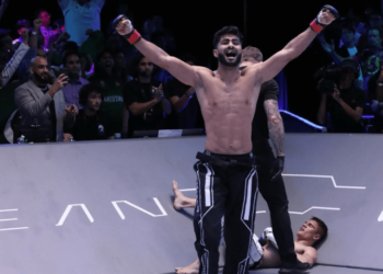 پاکستان کے پہلے کراٹے کومبیٹ ورلڈ چیمپیئن شاہ زیب رند نے اپنا ٹائٹل قوم کے نام کر دیا