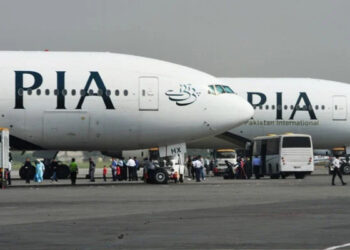 اندرون و بیرون ملک فضائی آپریشن شیڈول کے مطابق جاری ہے، پی آئی اے