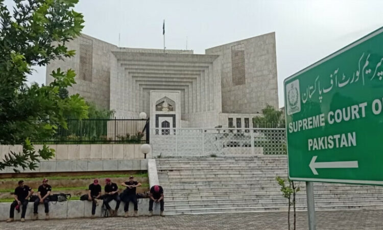 سپریم کورٹ میں آئینی بینچ نے سماعت کا آغاز کردیا، ملک میں بڑھتی ماحولیاتی آلودگی پر اظہار تشویش