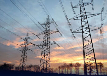 تین ماہ کیلئے بجلی کی قیمتوں میں 8 روپے تک کمی کا امکان