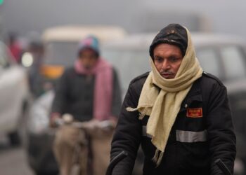 بلوچستان کی یخ بستہ ہواؤں کے باعث کراچی میں سردی کی لہر برقرار