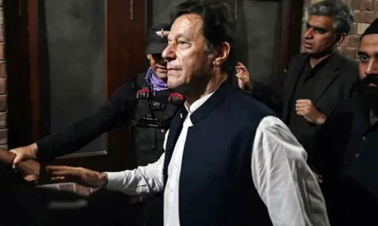 عمران خان کی مزید 6 مقدمات میں گرفتاری