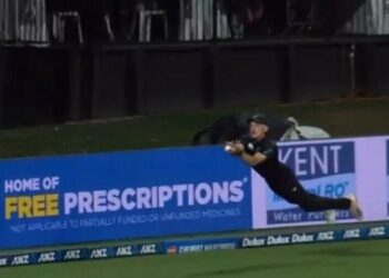 کرکٹ کی 100 سالہ تاریخ کے مشکل ترین کیچ نے سب کو حیران کردیا