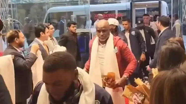 ویسٹ انڈیز کی ٹیم 19 برس بعد ٹیسٹ سیریز کھیلنے کے لئے پاکستان پہنچ گئی