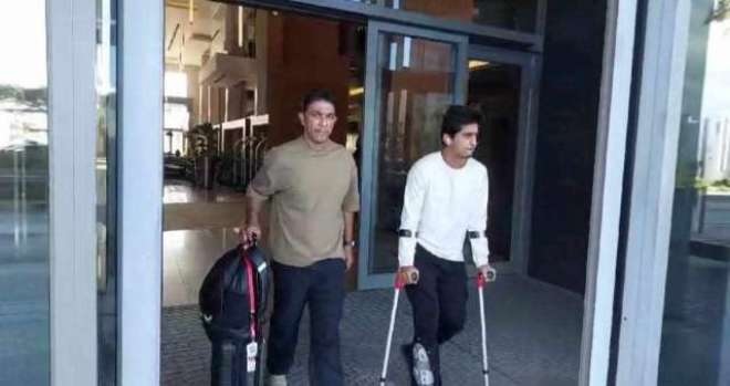 پاکستانی بیٹر صائم ایوب علاج کے لئے لندن پہنچ گئے