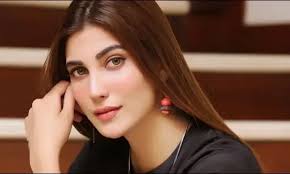 کراچی میں گرنے والے طیارے میں مجھے بھی سوار ہونا تھا: نازش جہانگیر کا انکشاف