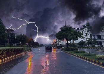 ملک کے بالائی علاقوں میں تیز ہواؤں اور گر ج چمک کے ساتھ بارش کی پیشگوئی