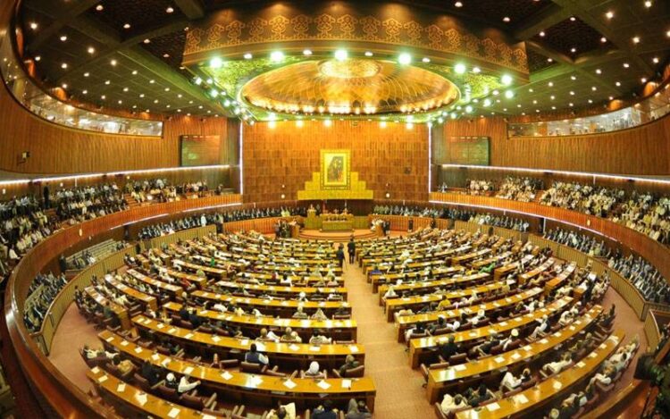 قومی اسمبلی میں تنخواہ وصول نہ کرنے والا واحد رکن کون ہے؟نام سامنے آگیا