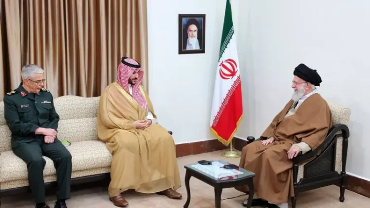 سعودی وزیرِ دفاع شہزادہ خالد کی ایران کے سپریم لیڈر سے ملاقات