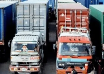 پیٹرولیم مصنوعات مہنگی ہونے پر گڈز ٹرانسپورٹرز کا احتجاج، ملک گیر ہڑتال کی دھمکی