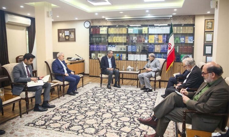 محسن نقوی کی ایرانی صدر سے ملاقات، پاک ایران تعلقات اور دوطرفہ تعاون پر گفتگو