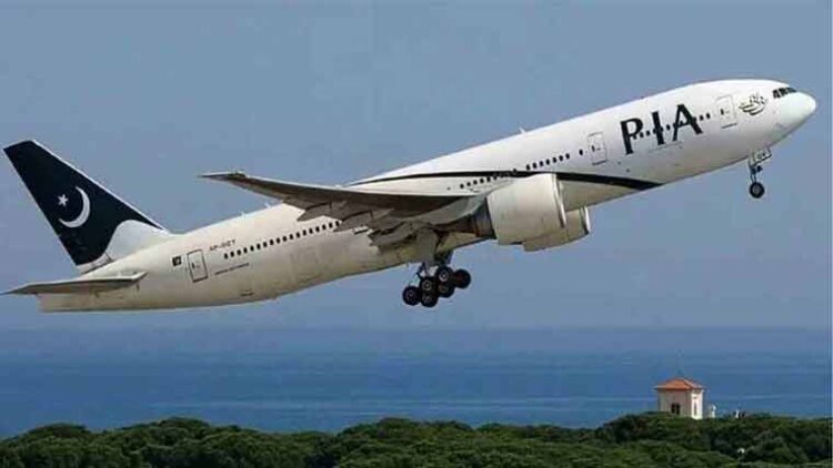 پیرس میں فنی خرابی کے باعث رکے رہنے والا قومی ایئرلائن کا طیارہ بحال ہو کر لاہور پہنچ گیا