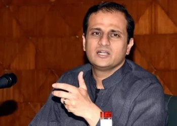 کراچی میں تیز بارش کا خدشہ، میئر مرتضیٰ وہاب نے نکاسی کو بڑا چیلنج قرار دے دیا