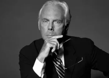 عالمی شہرت یافتہ اطالوی فیشن ڈیزائنر جورجیو ارمانی 91 برس کی عمر میں انتقال کر گئے