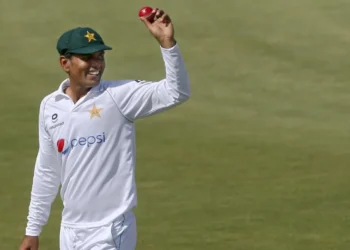 لاہور ٹیسٹ میں نعمان علی کی شاندار بولنگ، 37 سالہ پرانا ریکارڈ توڑ کر تاریخ رقم کر دی