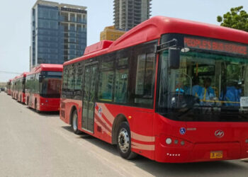 سندھ میں ای وی ٹیکسی اور پیپلز بس سروس کو سیف سٹی نیٹ ورک سے جوڑنے کا فیصلہ کر لیا گیا