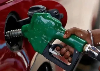 پیٹرولیم مصنوعات کی قیمتوں میں 16 جنوری سے نمایاں کمی کا امکان