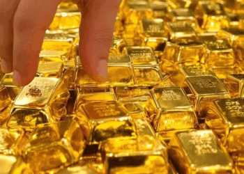 سونے کی قیمت میں بڑا اضافہ، فی تولہ سونا 7 ہزار 700 روپے مہنگا ہو کر نئی بلند ترین سطح پر پہنچ گیا