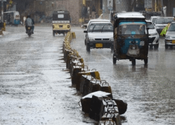 کراچی میں گرج چمک کے ساتھ بارش کا امکان، درجہ حرارت میں اضافے کی پیشگوئی