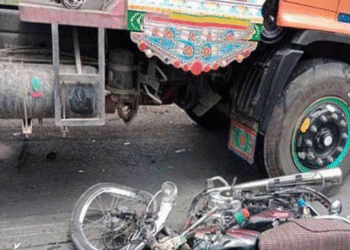 کورنگی کراسنگ کے قریب آئل ٹینکر کی ٹکر سے کمسن بچی جاں بحق، ڈرائیور فرار