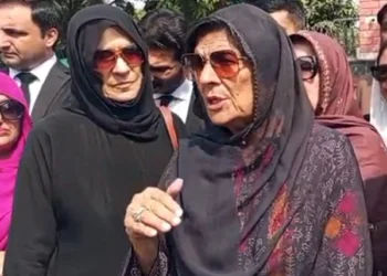 علیمہ خان کا عمران خان کی صحت پر اظہار تشویش، ذاتی ڈاکٹروں کو فوری رسائی دینے کا مطالبہ