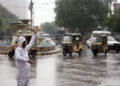 کراچی میں تیز ہواؤں کے ساتھ موسلا دھار بارش، مختلف علاقوں میں ژالہ باری، انتظامیہ الرٹ