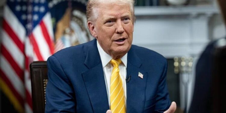 آبنائے ہرمز کی ناکہ بندی کا اعلان، ایران کی تیل فروخت روکنے کا عندیہ: ڈونلڈ ٹرمپ