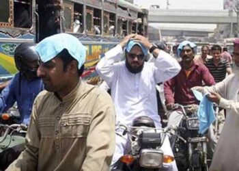 کراچی شدید گرمی اور خشک موسم کی لپیٹ میں، درجہ حرارت 43 ڈگری تک جانے کا امکان
