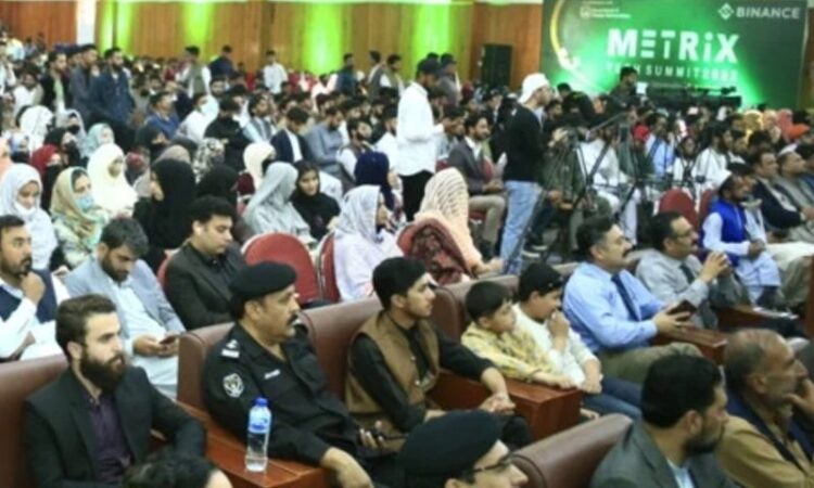 خیبر پختونخوا کے 12 نمایاں افراد کو پرائڈ آف کے پی ایوارڈز میں اعزاز دیا جائے گا