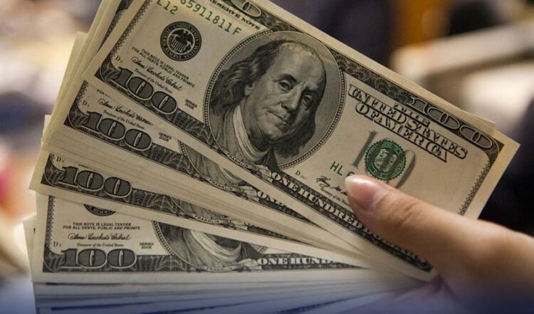 انٹربینک میں ڈالر 14 پیسے سستا