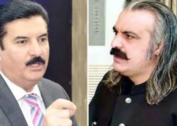 گورنر خیبر پختون خوا  نے وزیرِ اعلیٰ علی امین گنڈا پور سے اعتماد کا ووٹ لینے کا مطالبہ کر دیا