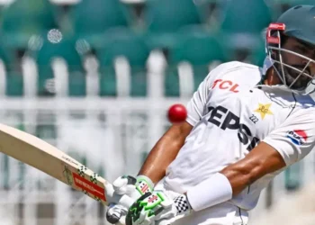 سرجری ہوئی نہ کارکردگی بہتر، پاکستانی بیٹرز کھیلنا ہی بھول گئے