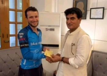 پنجاب حکومت نے لاہور میں لُٹ جانیوالےجرمن سیاح کوبڑی مالی مدد فراہم کر دی