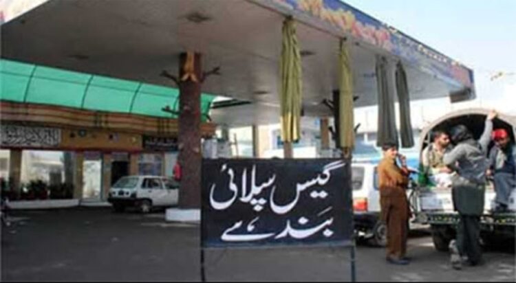 Government Decides to Close CNG Stations Across the Country for Two Months حکومت کا ملک میں 2ماہ کیلئے سی این جی اسٹیشنز بند کرنے کا فیصلہ