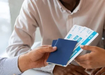 وزٹ ویزا پر بیرون ملک جانیوالے پاکستانیوں کیلئے دو طرفہ ٹکٹ لازم قرار