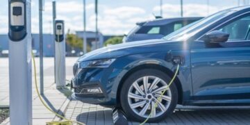 کیا الیکٹرک گاڑیاں پاکستان میں حقیقتاً فائدہ مند ثابت ہوں گی؟