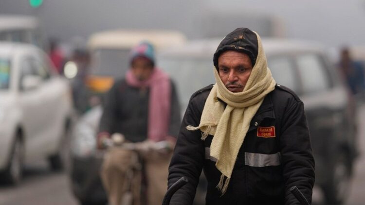 بلوچستان کی یخ بستہ ہواؤں کے باعث کراچی میں سردی کی لہر برقرار