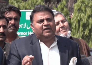 بانی پی ٹی آئی اور اسٹیبلشمنٹ میں اختلاف کا فائدہ ن لیگ اٹھا رہی ہے ، فواد چوہدری