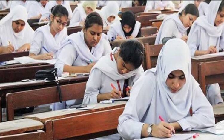 طلبہ اور طالبات کے لئے خوشخبری،پاسنگ مارکس 40 فیصد کا اطلاق مزید ایک سال بعد ہوگا۔