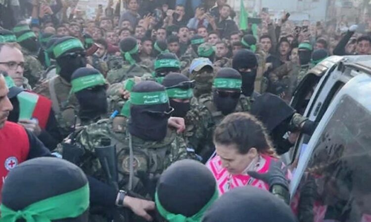 جنگ بندی معاہدے کا پہلا مرحلہ،حماس نے 3اسرائیلی قیدی ریڈ کراس کے حوالے کر دیئے