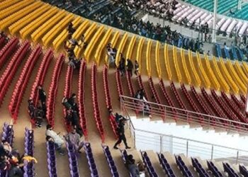 پی ایس ایل 10: کراچی میں شائقین کی عدم دلچسپی، پانچ میچز میں اسٹیڈیم خالی رہا