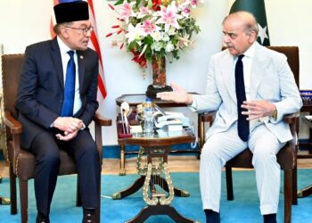 Kuala Lumpur: Prime Minister and Malaysian Counterpart Meet, Agree to Increase Meat Trade from Pakistan to $200 Million