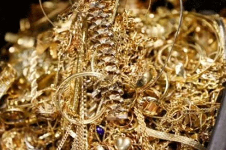 Gold Prices Decline After Previous Surge, Per Tola Rate Drops by Rs5,500 Gold Prices Decline After Previous Surge, Per Tola Rate Drops by Rs5,500