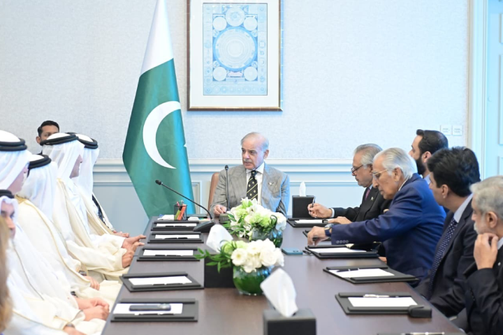 Shehbaz Sharif Meets Emir of Qatar, Agreement Reached to Expand Bilateral Relations and Economic Cooperation
