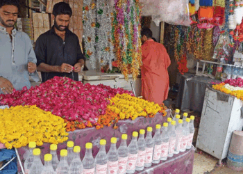 Flower Prices Surge in Karachi Ahead of Shab-e-Barat