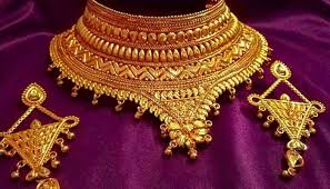 Gold price jumps by Rs 11,700 per tola, rates near historic high