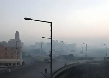 Strong Winds Sweep Karachi, Speed Reaches Up to 35 km/h