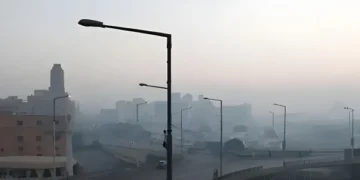 Strong Winds Sweep Karachi, Speed Reaches Up to 35 km/h