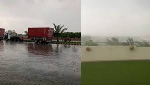 Rain, Strong Winds and Hail Reported in Various Areas of Karachi