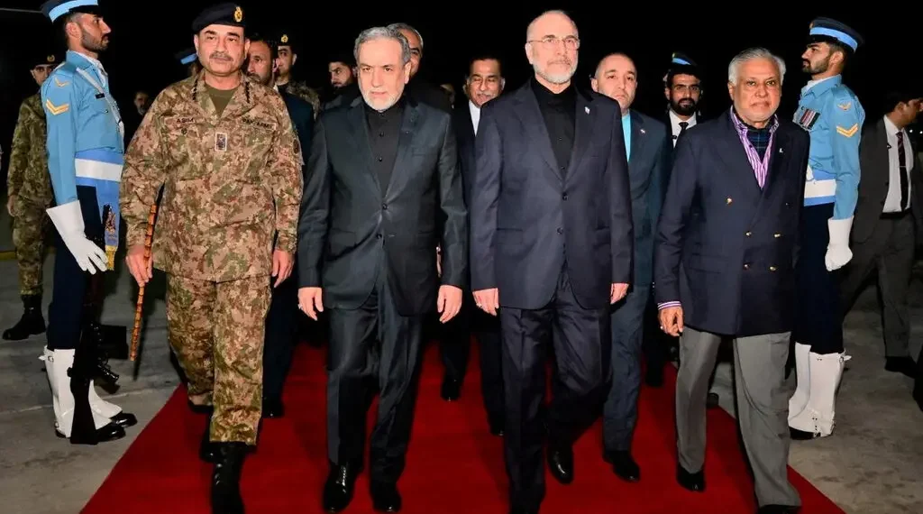 High-Level Iranian Delegation Arrives in Islamabad for Talks with the United States